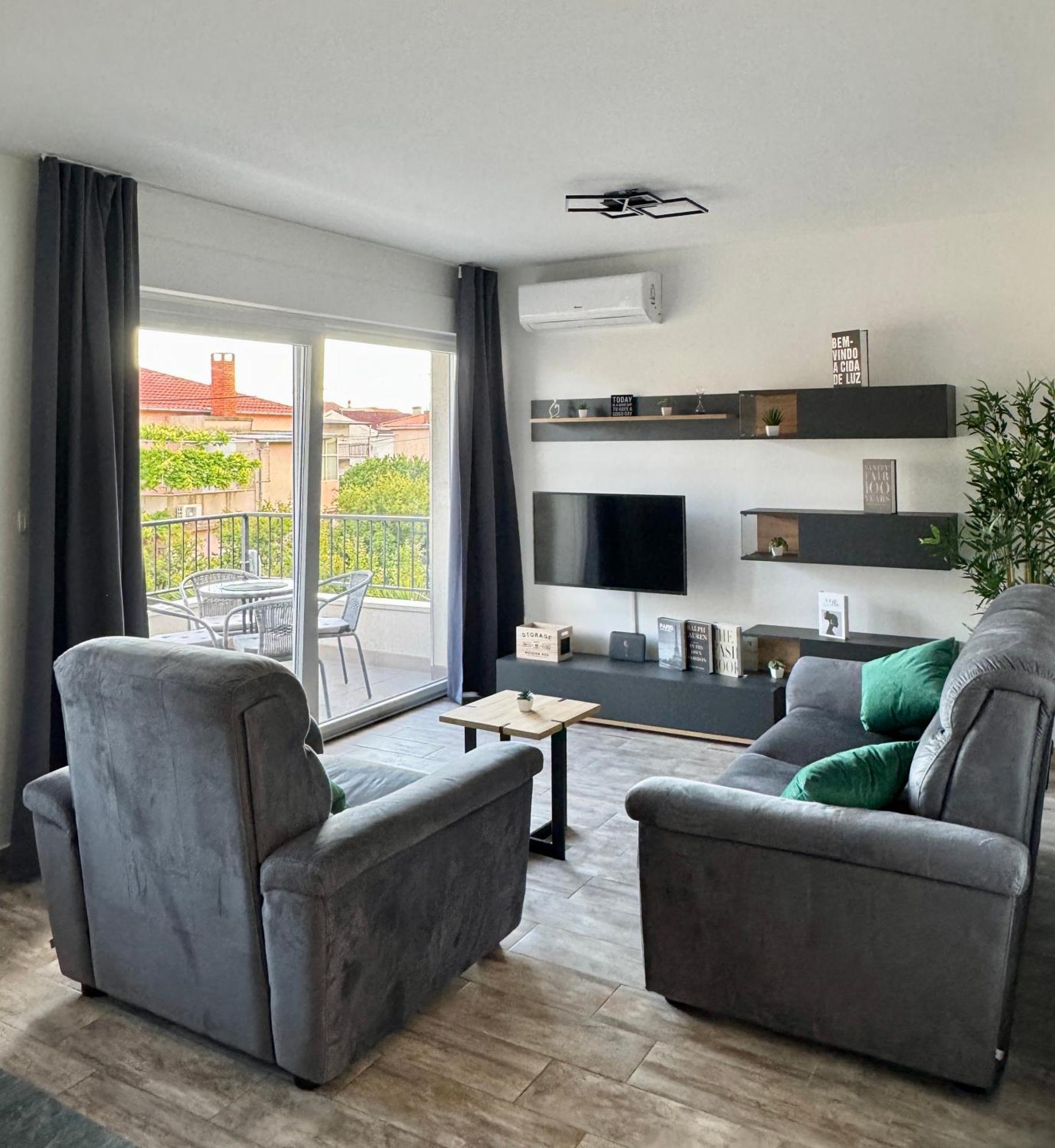 Maryann Apartment *